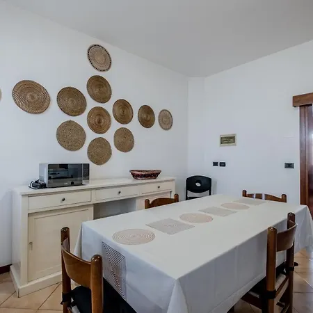 Guesthost - San Vincenzo 3 *